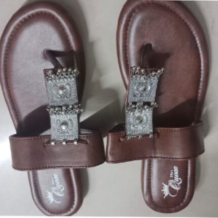 Kolahpuri chappals by Artaza's Collections